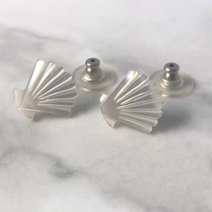 mother of pearl‎ carved shell studs